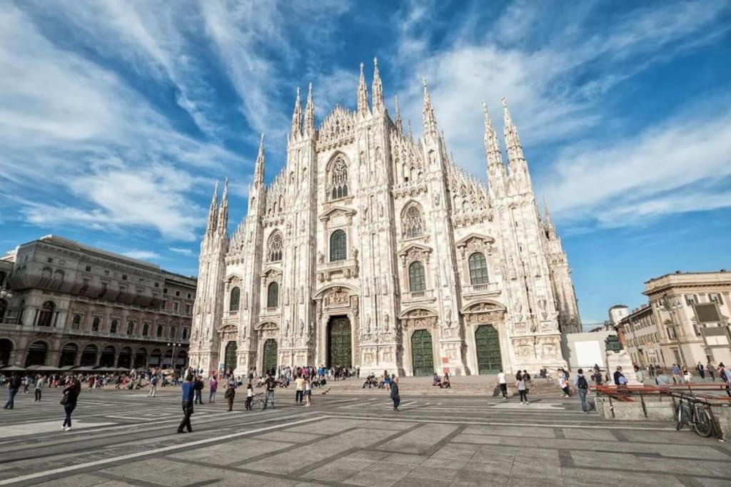 Apartment Center Of Milan Luaran gambar